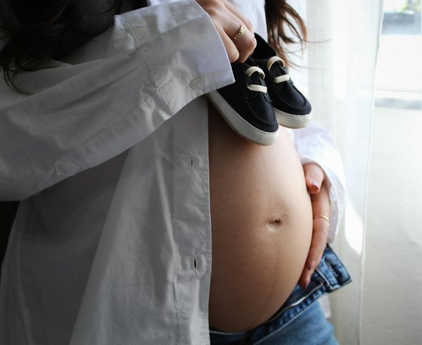 Le secret des célébrités pour éliminer les vergetures de grossesse : astuces et conseils